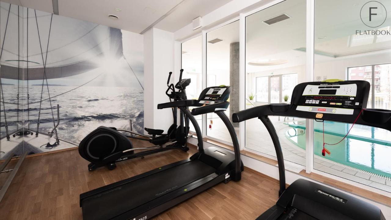 Flatbook Apartments Waterlane Island Spa With Riverview Гданьск Экстерьер фото