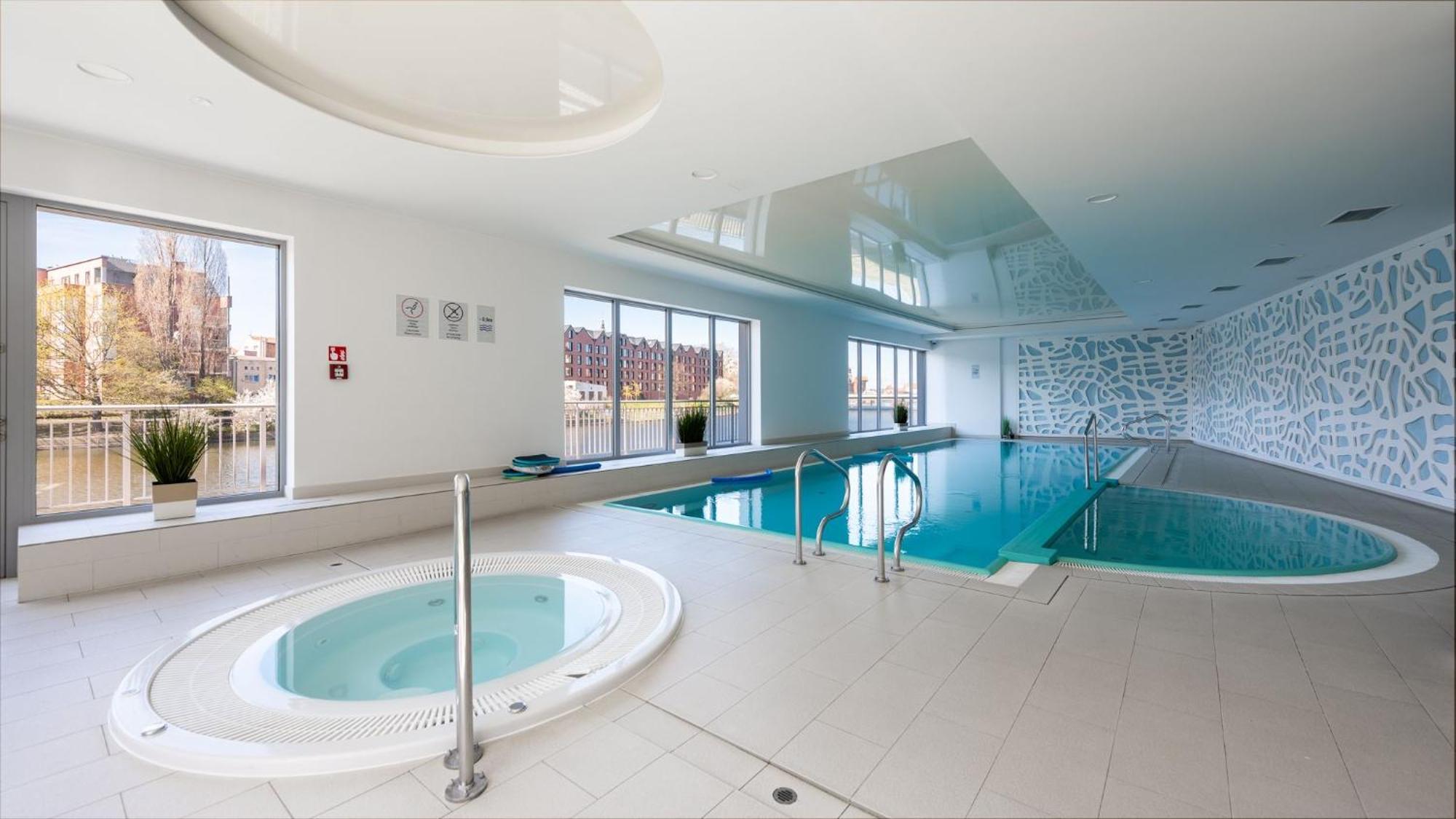 Flatbook Apartments Waterlane Island Spa With Riverview Гданьск Экстерьер фото